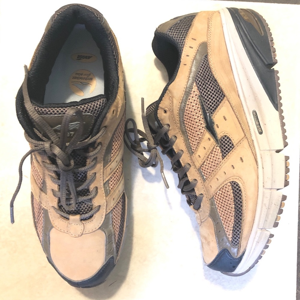 AVÍA9997 brown walking shoes